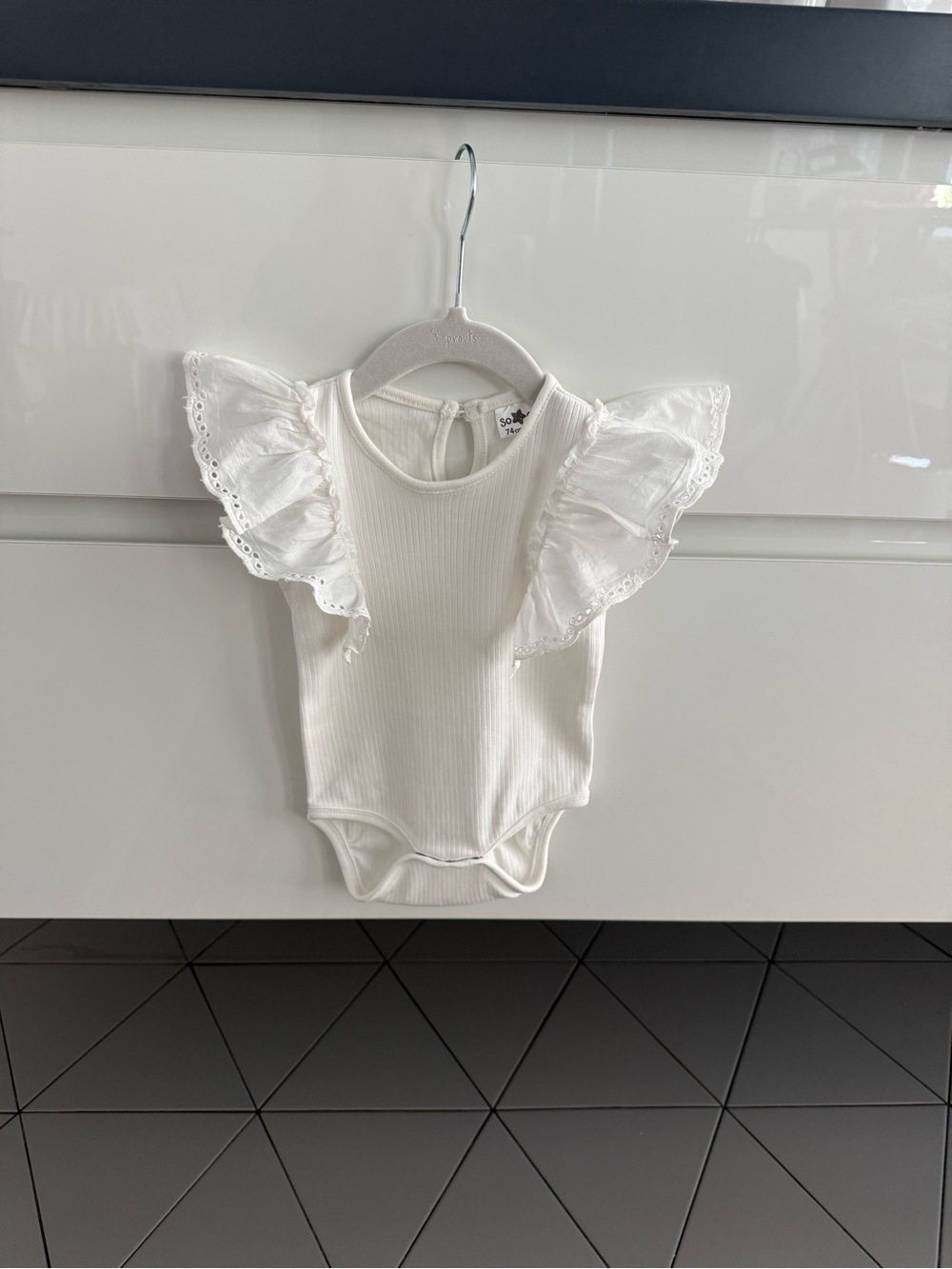 Toddler White Ruffle Sleeve Ribbed One-Piece Bodysuit - Picture 3 of 5